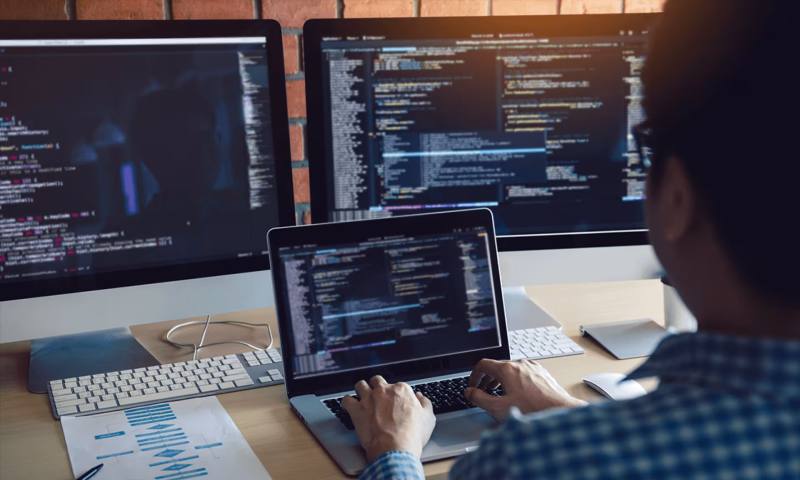 数据科学选型:R与Python如何赋能榕城区网站建设?